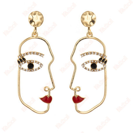 palace style metal gold earrings